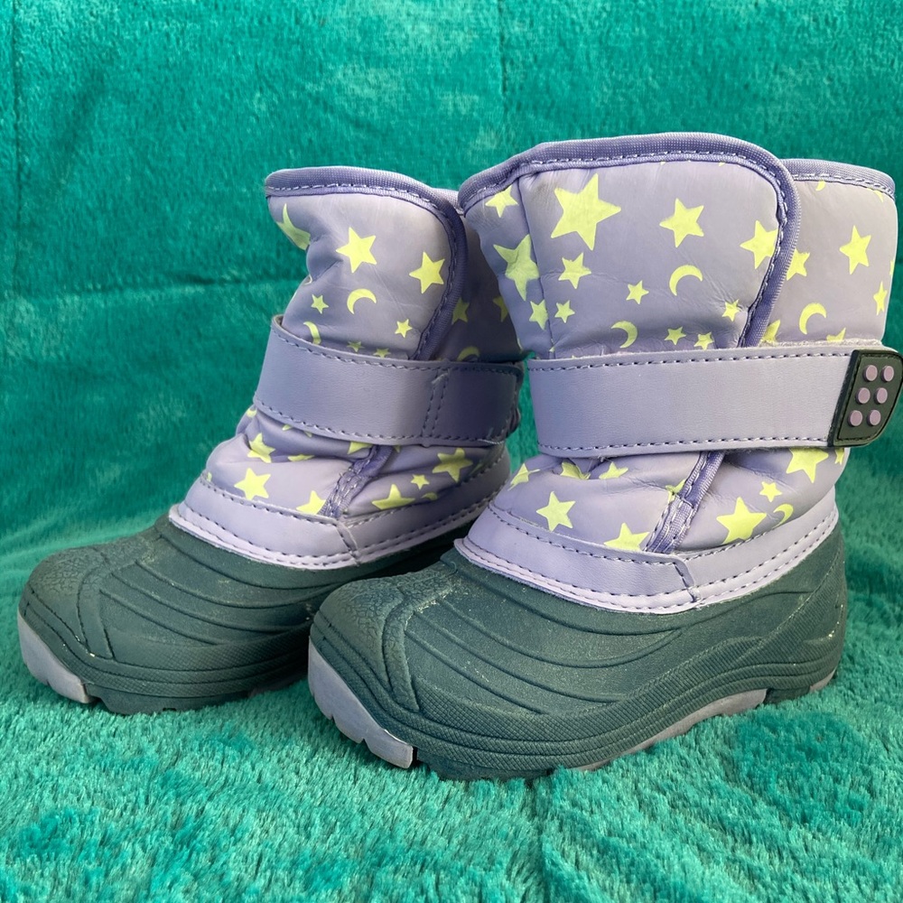 Snow boots